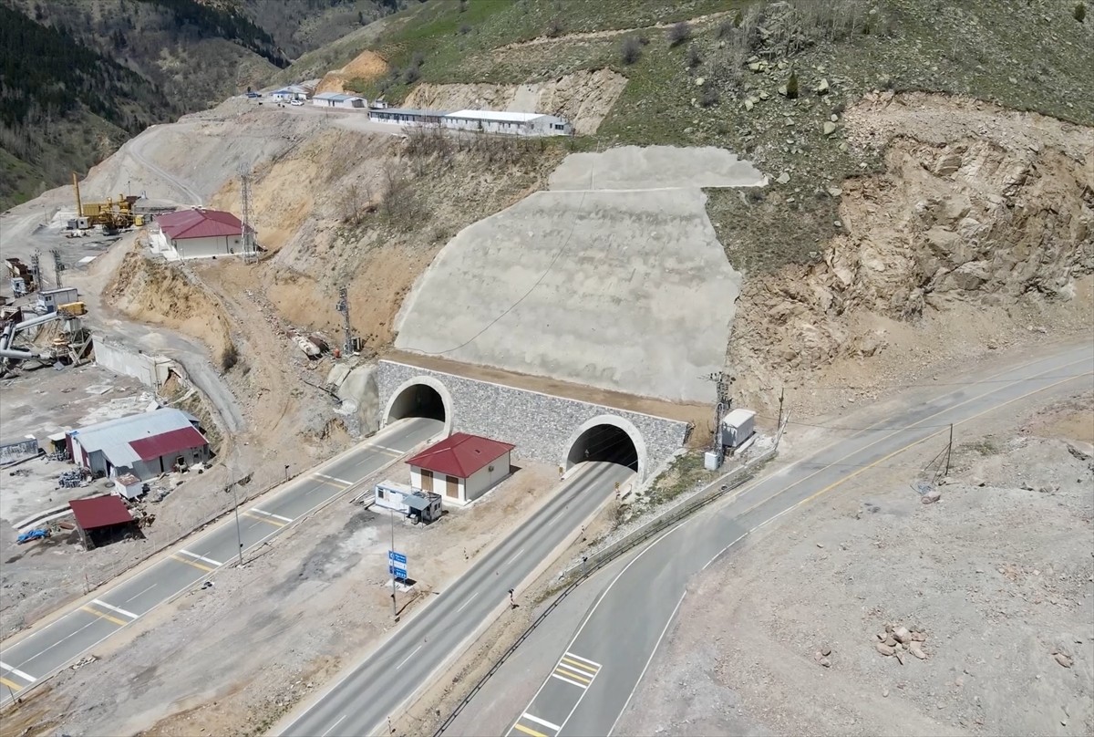 Giresun'un iç kesimdeki ilçeleri ile Sivas arasındaki güzergahta yer alan 5 bin 900 metre...