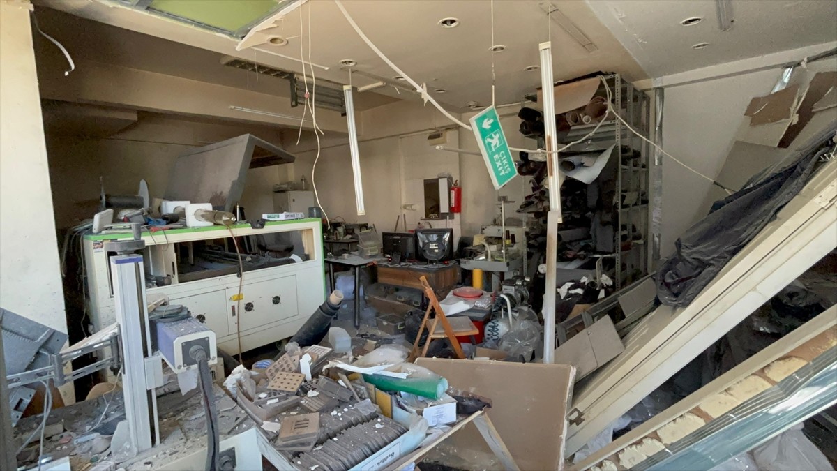 Güngören'de Sanayi Mahallesi Saadet Sokak'taki bir iş yerinde sabah saatlerinde, henüz bilinmeyen...