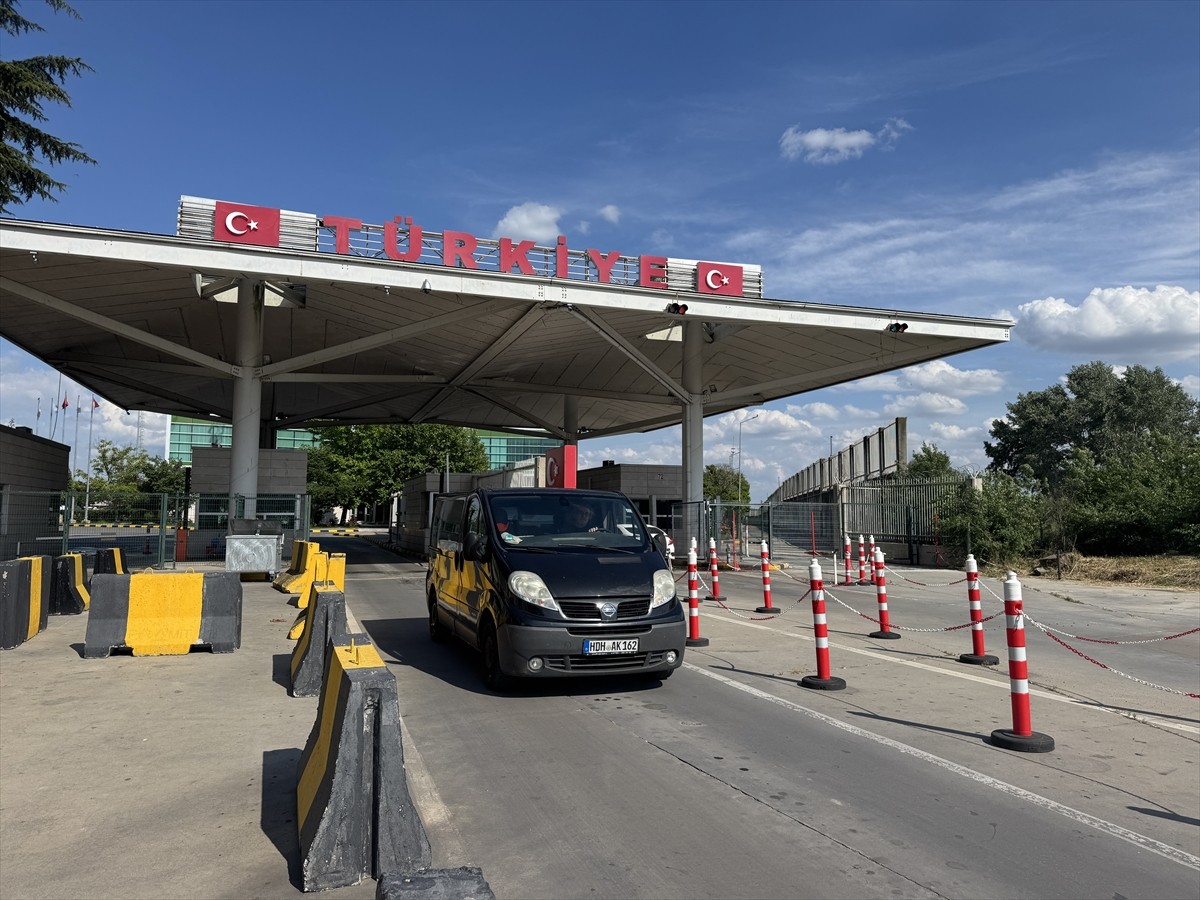 Gurbetçi gelişleri öncesi Edirne'deki sınır kapılarında ilave önlemler alındı. Edirne Valisi Yunus...