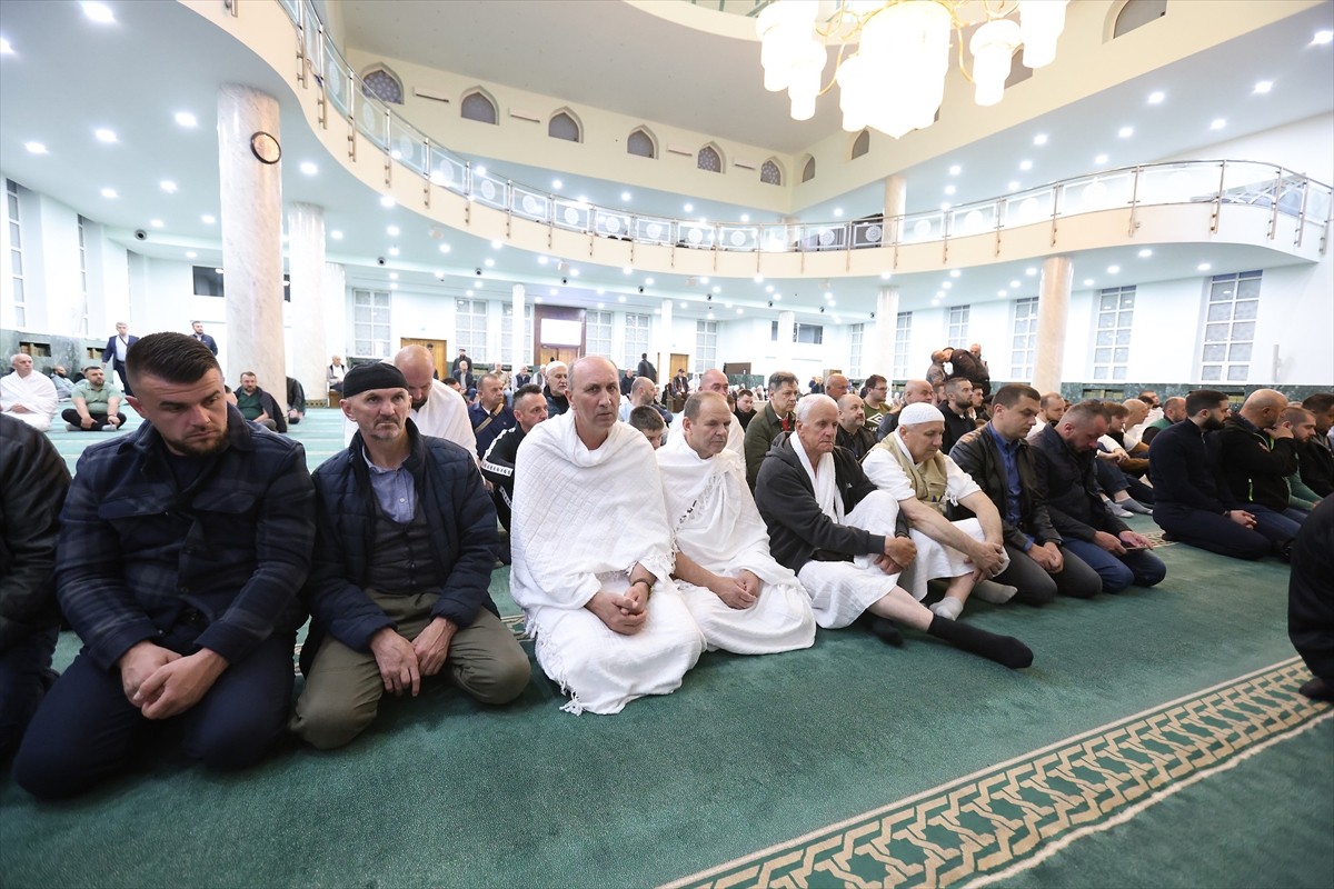 Hac ibadetini yerine getirmek üzere Bosna Hersek'ten Suudi Arabistan'ın Mekke kentine gidecek ilk...