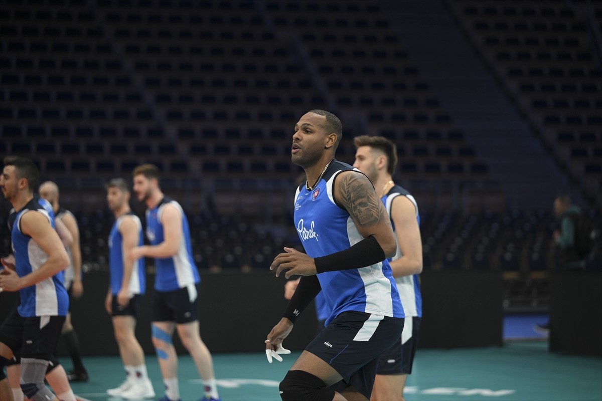 Halkbank Erkek Voleybol Takımı, yarın İtalyan kulübü Sir Sicoma Monini Perugia ile karşılaşacağı...