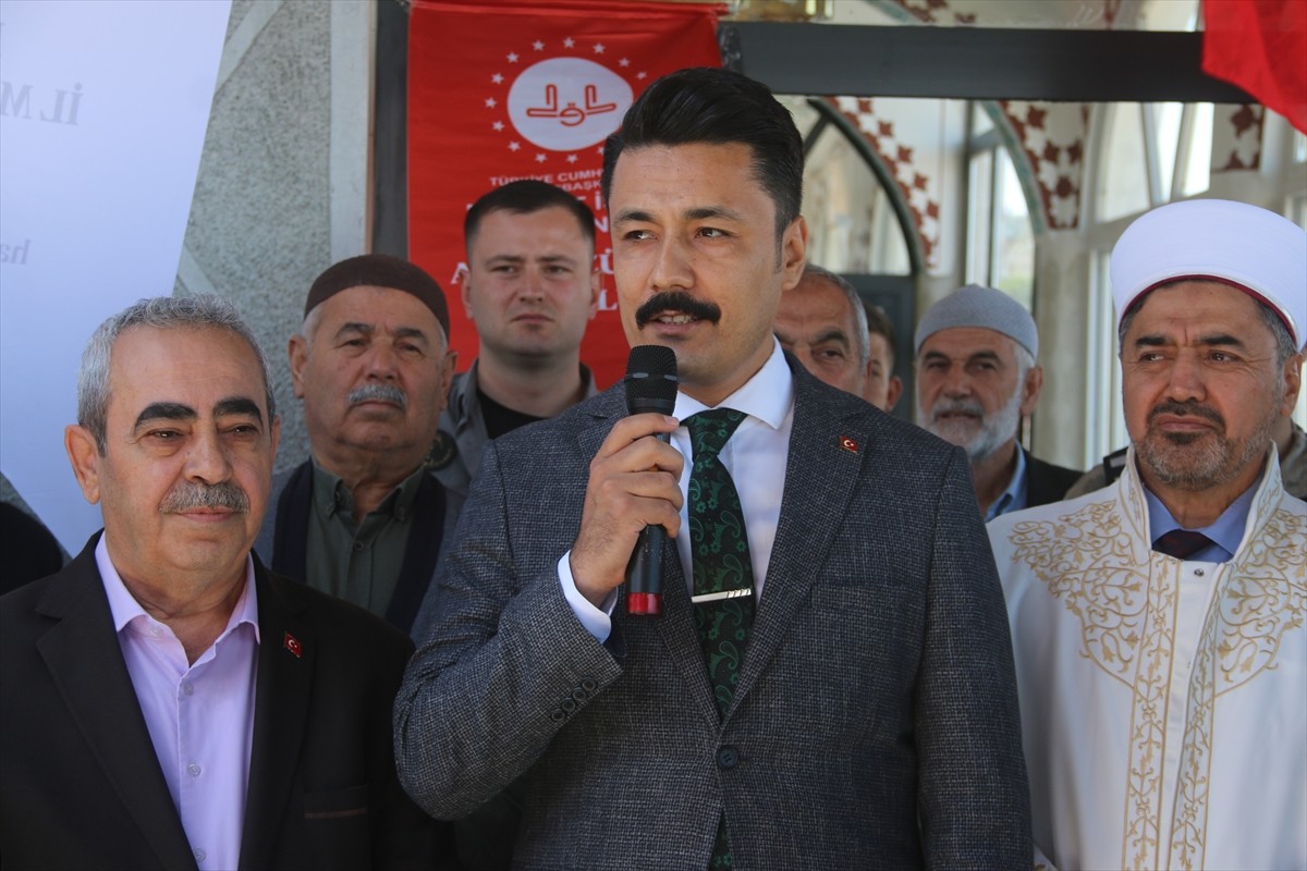 Hatay'ın Altınözü ilçesinde 6 Şubat 2023'teki depremlerde yıkılan iki cami, vatandaşların...