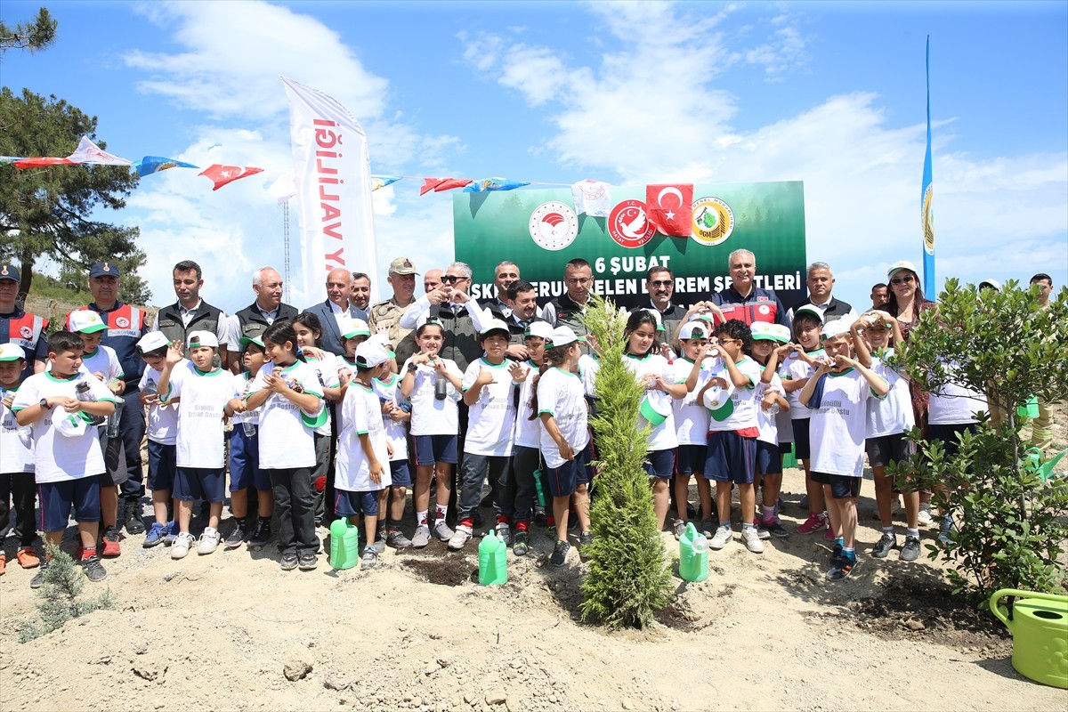 Hatay'ın Belen ilçesinde 6 Şubat 2023'teki depremlerde hayatını kaybedenler adına hatıra ormanı...