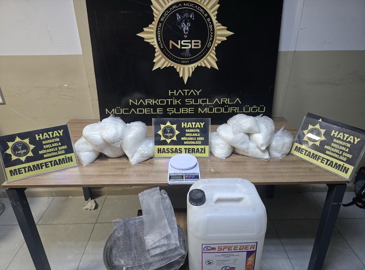 Hatay'ın Hassa ilçesinde 11 kilo 226 gram sentetik uyuşturucu ele geçirildi, gözaltına alınan 3...