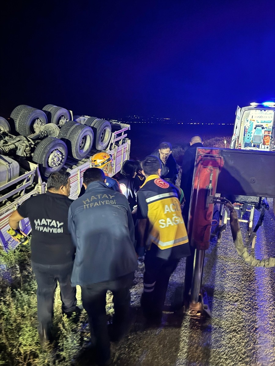 Hatay'ın Reyhanlı ilçesinde tırın devrilmesi sonucu 1 kişi öldü, 1 kişi yaralandı. Kaza yerine...