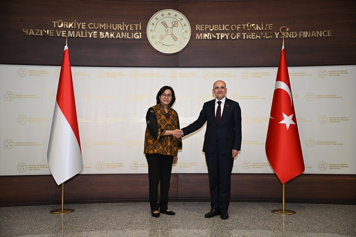 Hazine ve Maliye Bakanı Mehmet Şimşek (sağda), Endonezya Maliye Bakanı Sri Mulyani Indrawati...