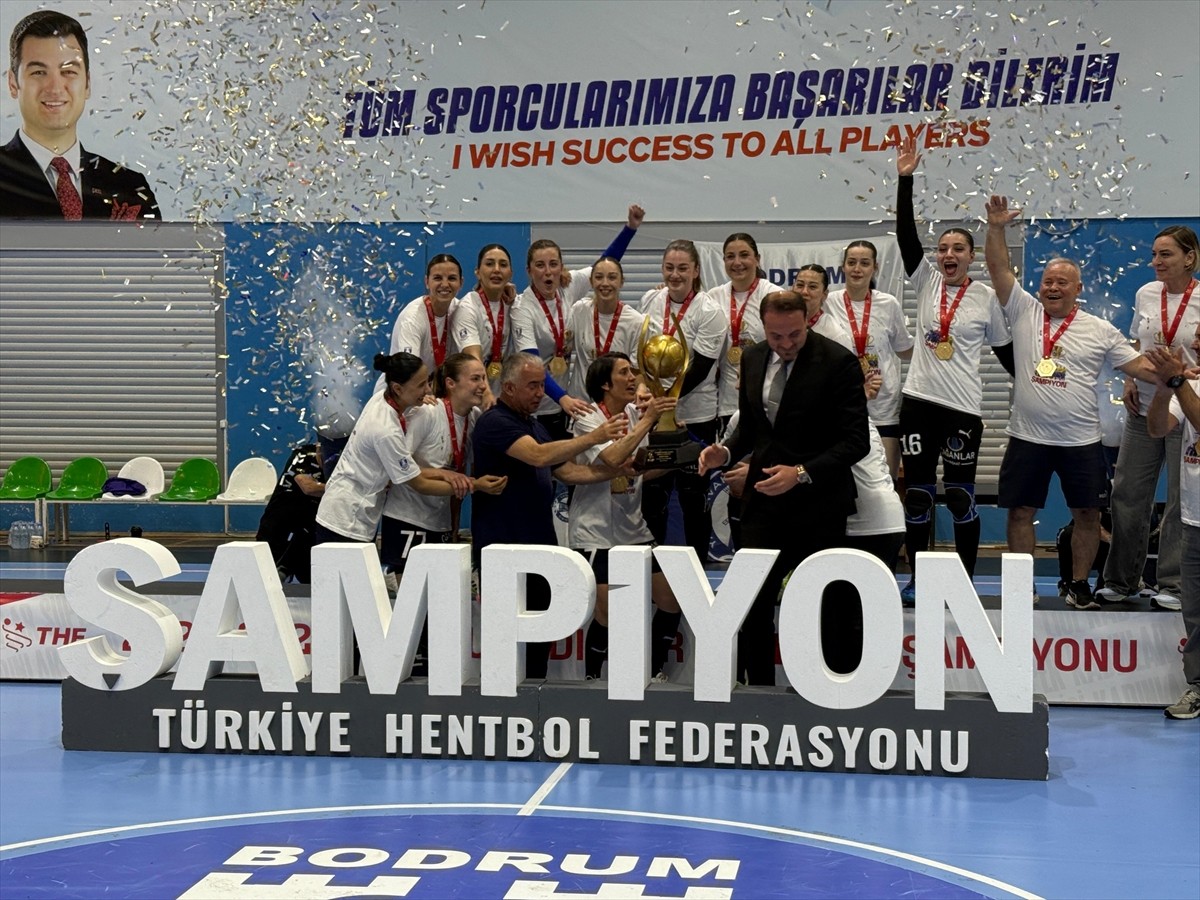 Hentbol Kadınlar Süper Lig play-off final serisi dördüncü maçında Armada Praxis Yalıkavak ile...