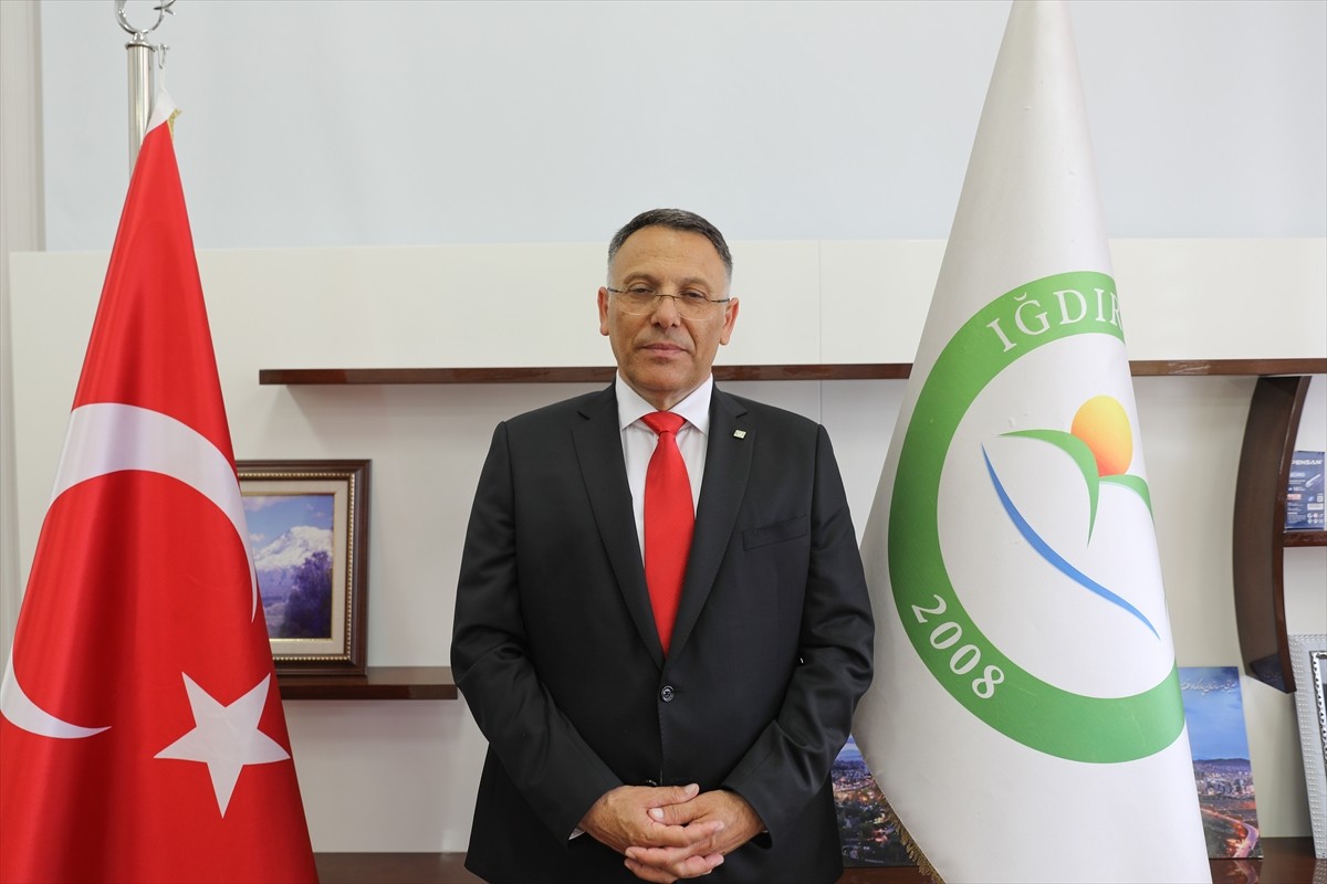 Iğdır Üniversitesi Rektörlüğüne atanan Prof. Dr. Ekrem Gürel, AA muhabirine açıklamada...