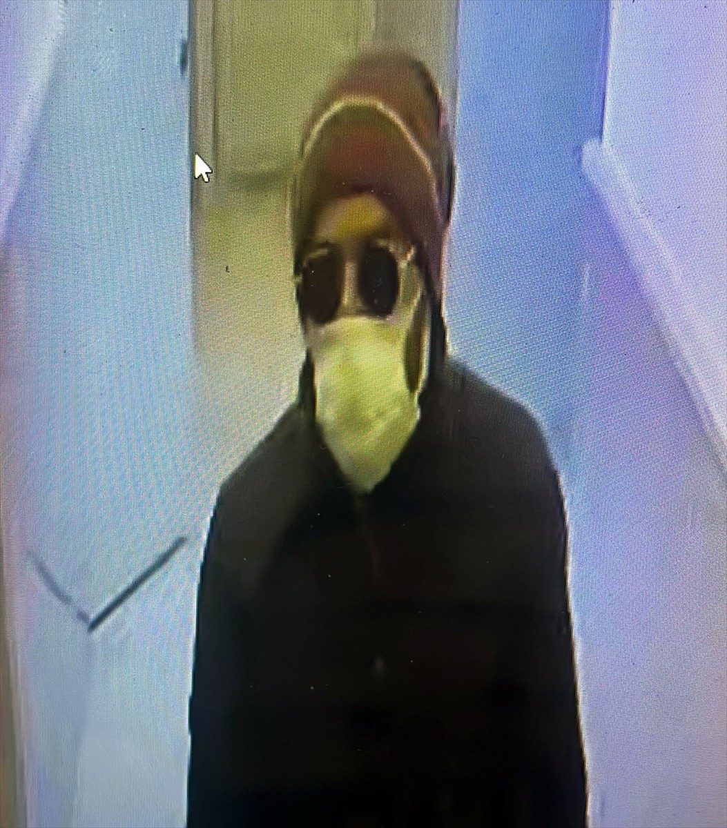 İki kardeşi evlerinde bıçaklayarak öldürdüğü iddiasıyla Ankara'da yakalanan zanlı Hüseyin Sönmez...