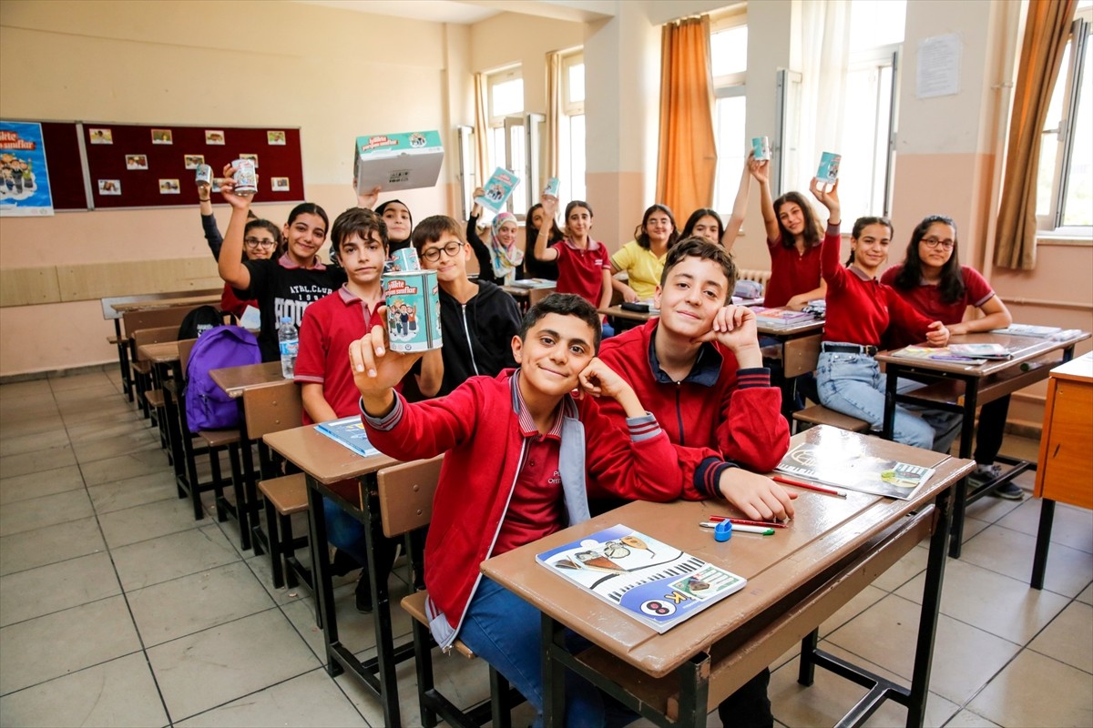 İnsan Hak ve Hürriyetleri (İHH) İnsani Yardım Vakfı, "İyilikte Yarışan Sınıflar" projesi...