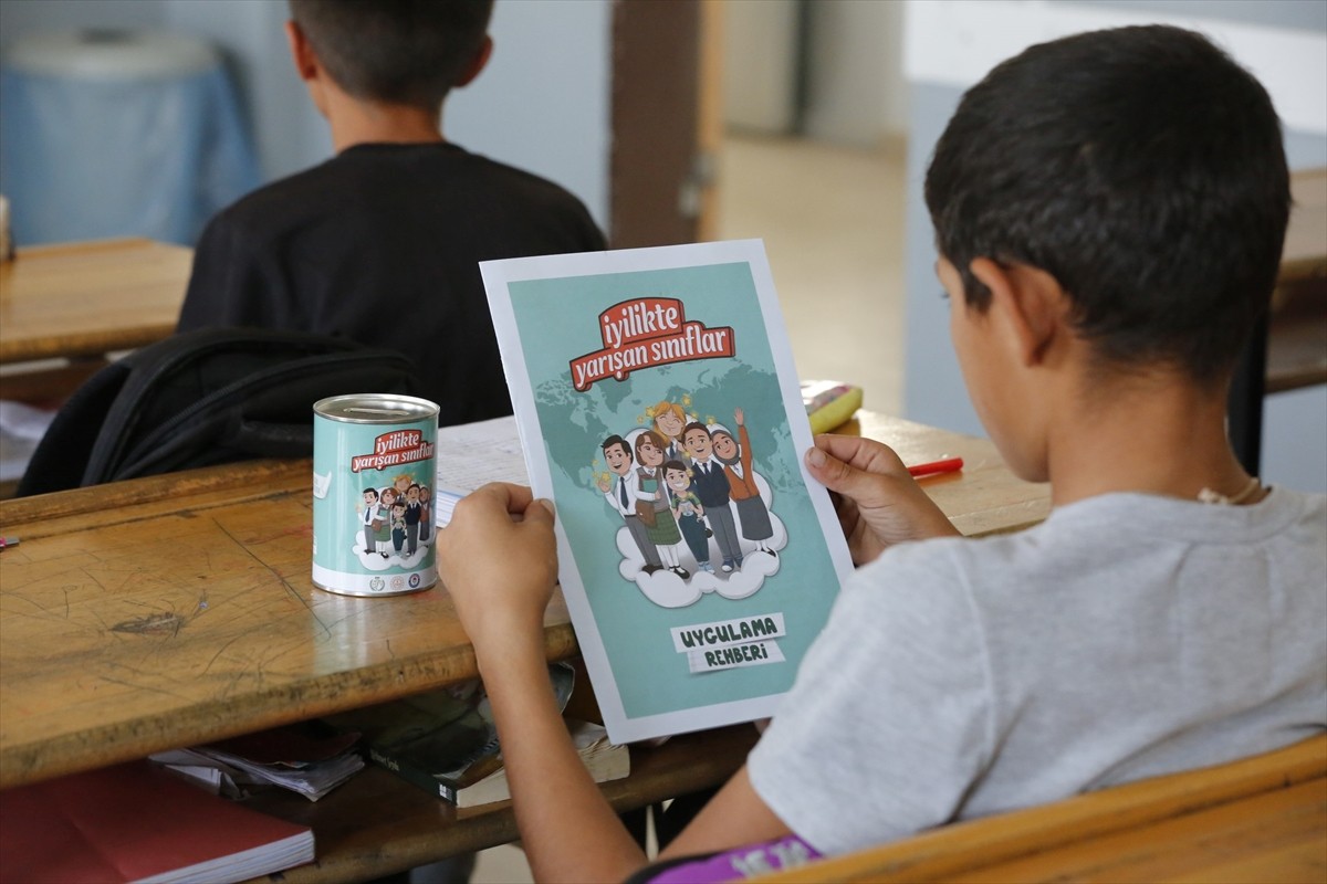 İnsan Hak ve Hürriyetleri (İHH) İnsani Yardım Vakfı, "İyilikte Yarışan Sınıflar" projesi...