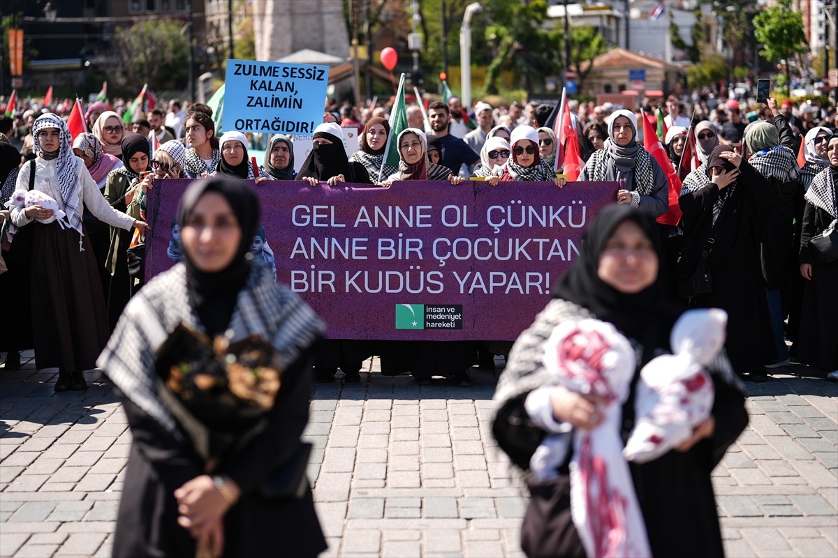 İnsan Hak ve Hürriyetleri (İHH) İnsani Yardım Vakfının öncülüğünde, İsrail'in Gazze'ye yönelik...