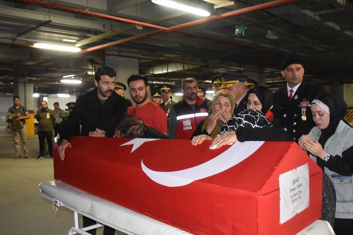 Irak'ın kuzeyindeki Pençe (Hakurk) Operasyon bölgesinde icra edilen arama tarama faaliyeti...