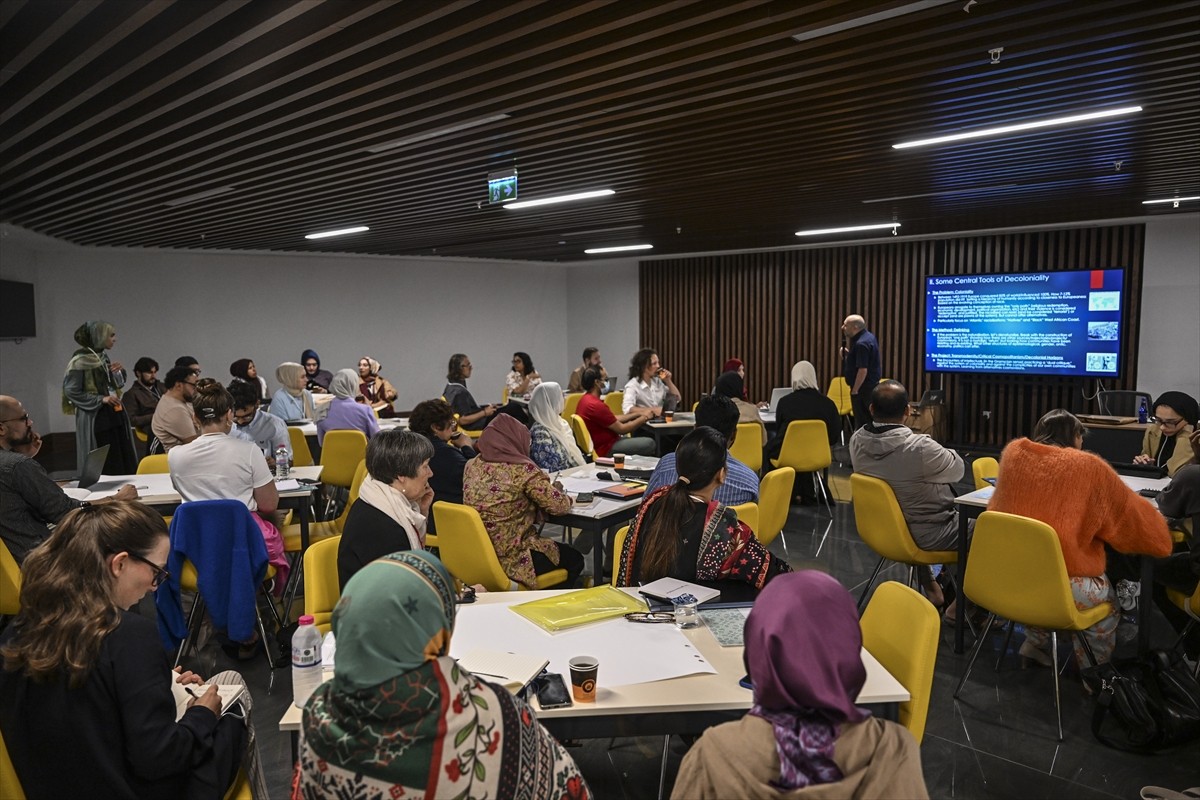 İslam dünyasına yönelik yerleşik oryantalist yaklaşımları sorgulayan ReOrient: Critical Muslim...