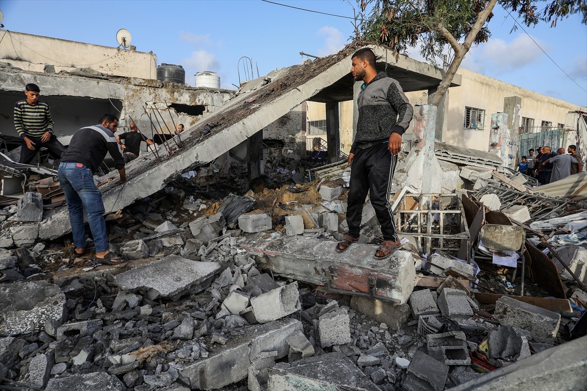 İsrail ordusu, Gazze Şeridi'nin güneyinde yer alan Han Yunus'taki Nasır Hastanesi'nin tıbbi...