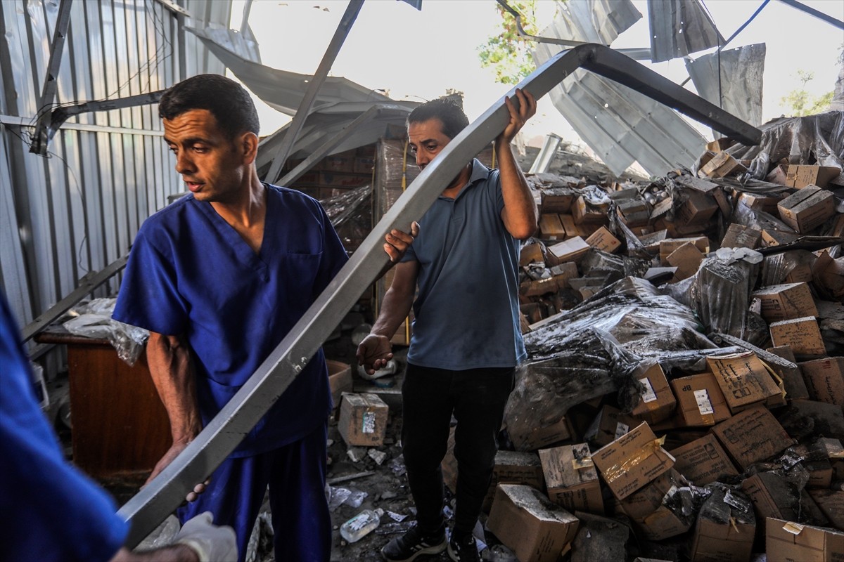 İsrail ordusu, Gazze Şeridi'nin güneyinde yer alan Han Yunus'taki Nasır Hastanesi'nin tıbbi...