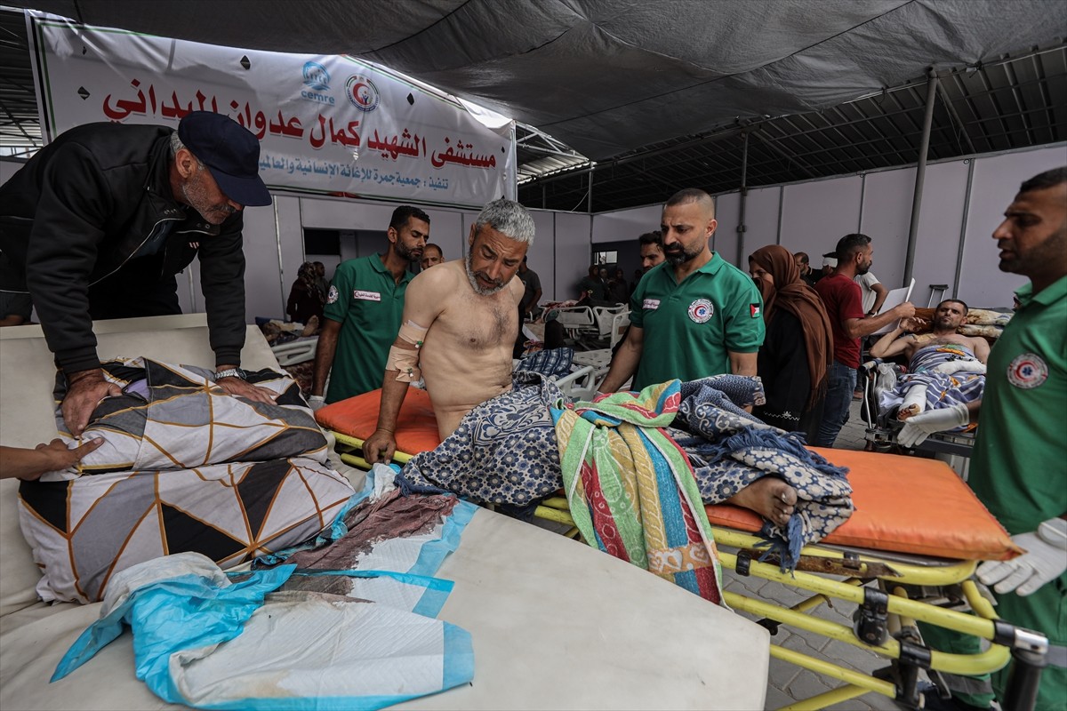 İsrail ordusunun, Gazze Şeridi'nin kuzeyindeki Endonezya Hastanesini kuşatarak, yoğun şekilde...