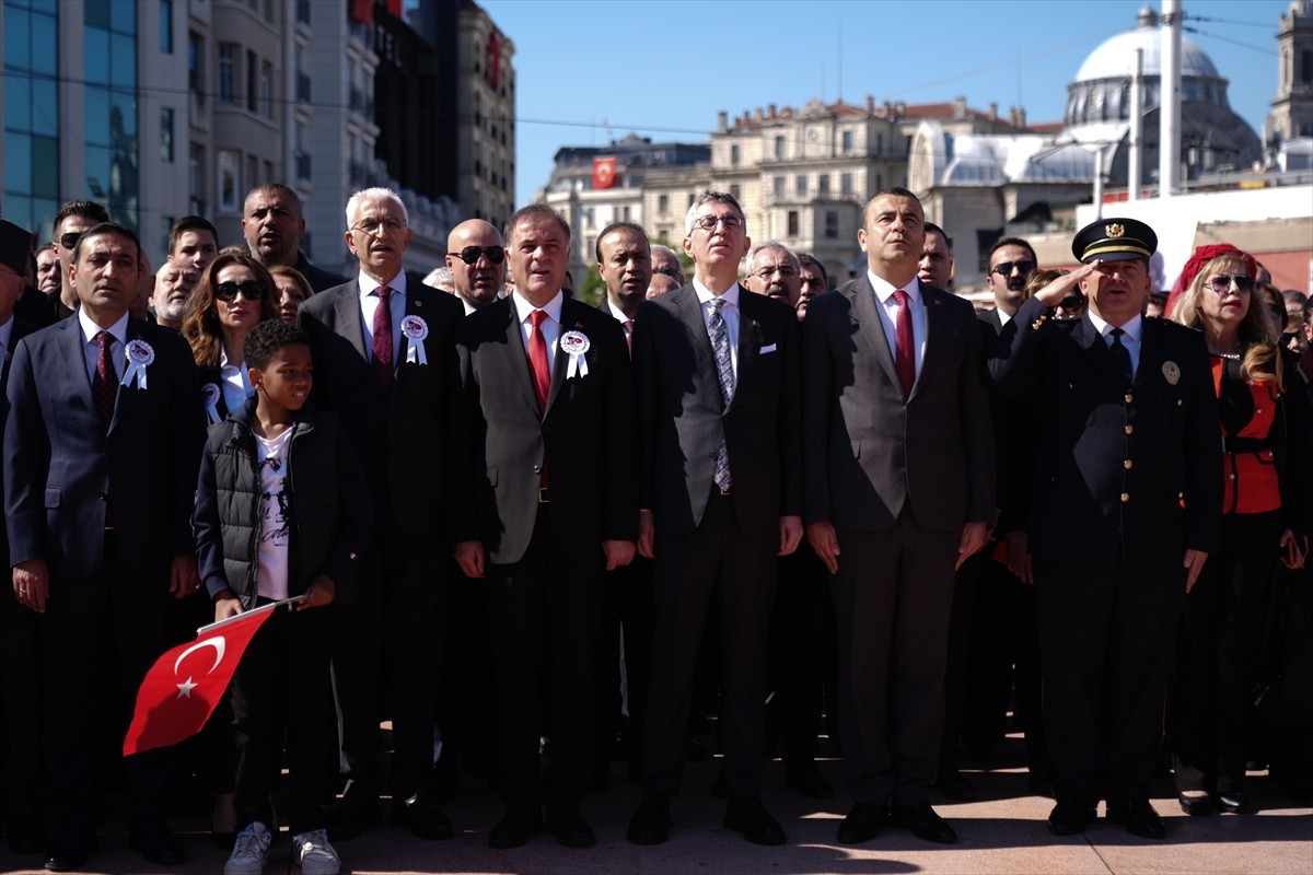 İstanbul'da, 19 Mayıs Atatürk'ü Anma, Gençlik ve Spor Bayramı dolayısıyla Taksim Cumhuriyet...