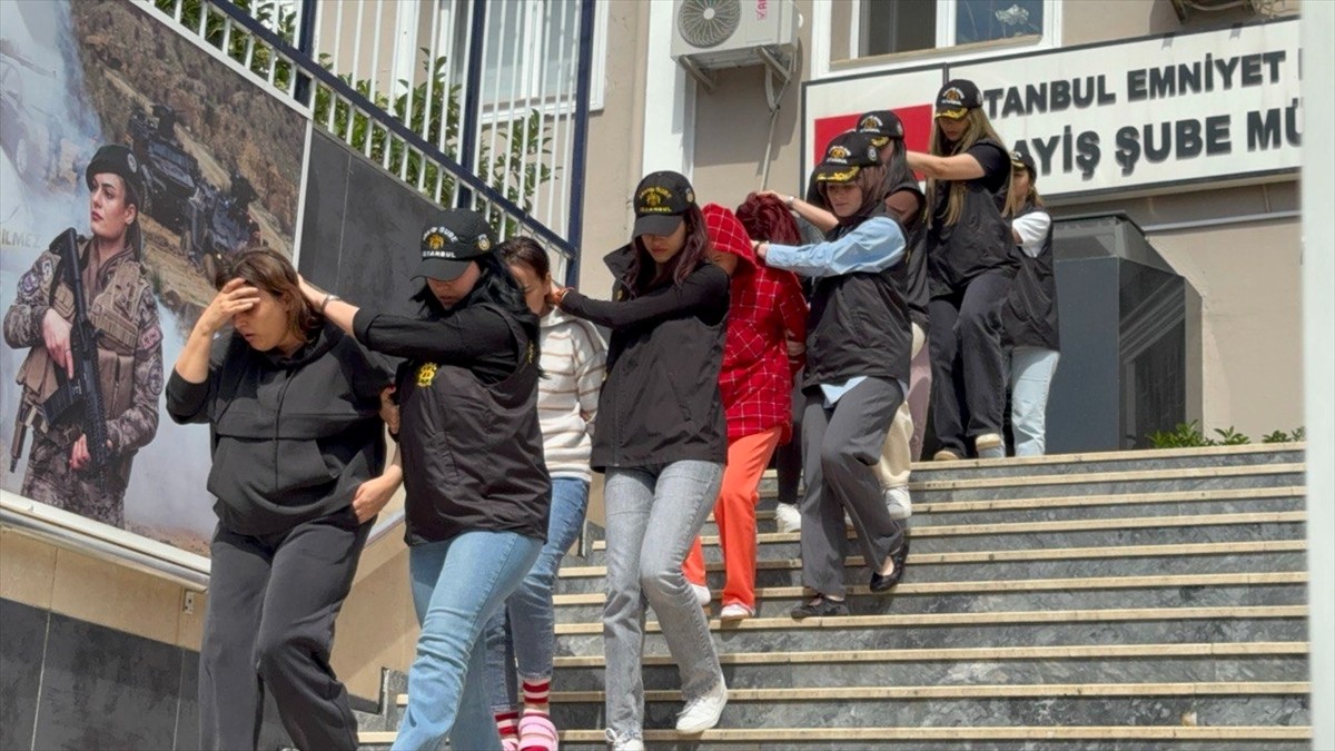 İstanbul'da fuhuşla mücadele kapsamında gerçekleştirilen eş zamanlı operasyonlarda gözaltına...