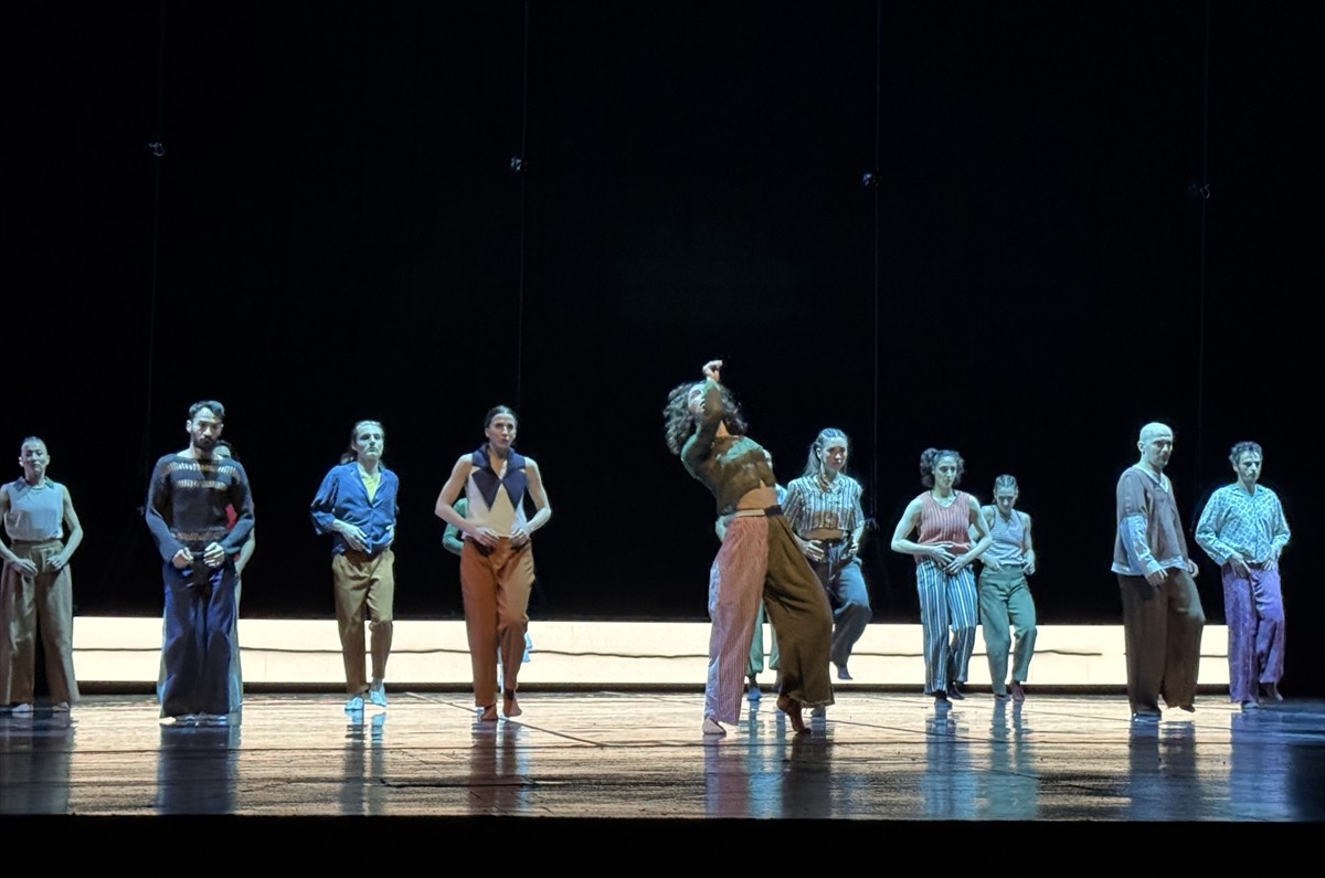 İstanbul Devlet Opera ve Balesi (İDOB) Modern Dans Topluluğu tarafından sahnelenen "Deliriyum"un...