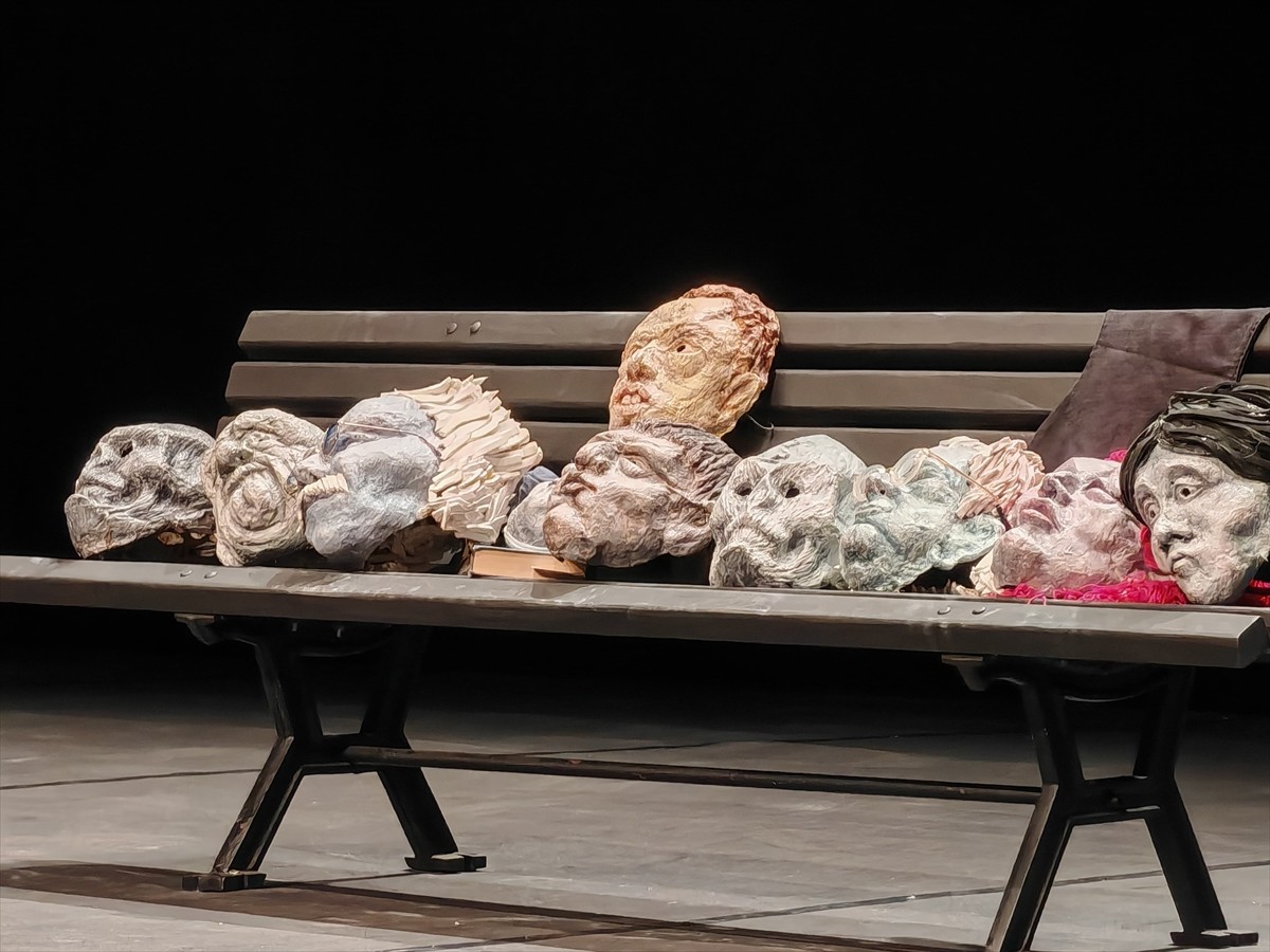 İtalya'dan Gordi-Franco Parenti Tiyatrosu "Ölümün Yalın Hali" oyununu, Trabzon'da sahneledi.