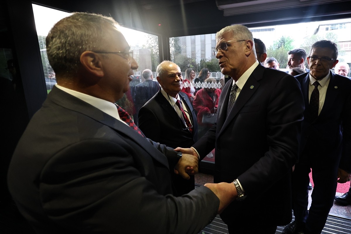 İYİ Parti Genel Başkanı Müsavat Dervişoğlu, Cumhuriyet gazetesinin kuruluşunun 101. yılı...