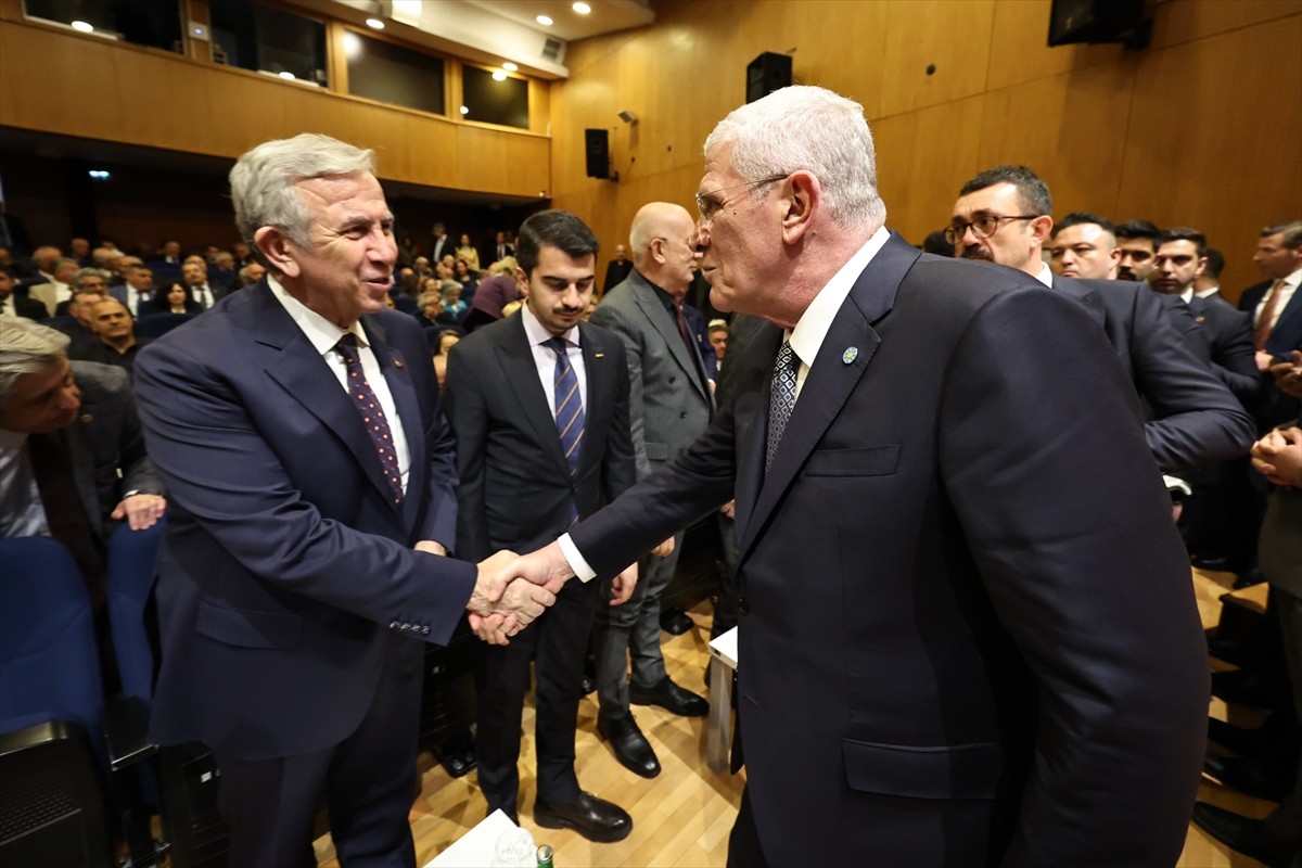 İYİ Parti Genel Başkanı Müsavat Dervişoğlu, Cumhuriyet gazetesinin kuruluşunun 101. yılı...