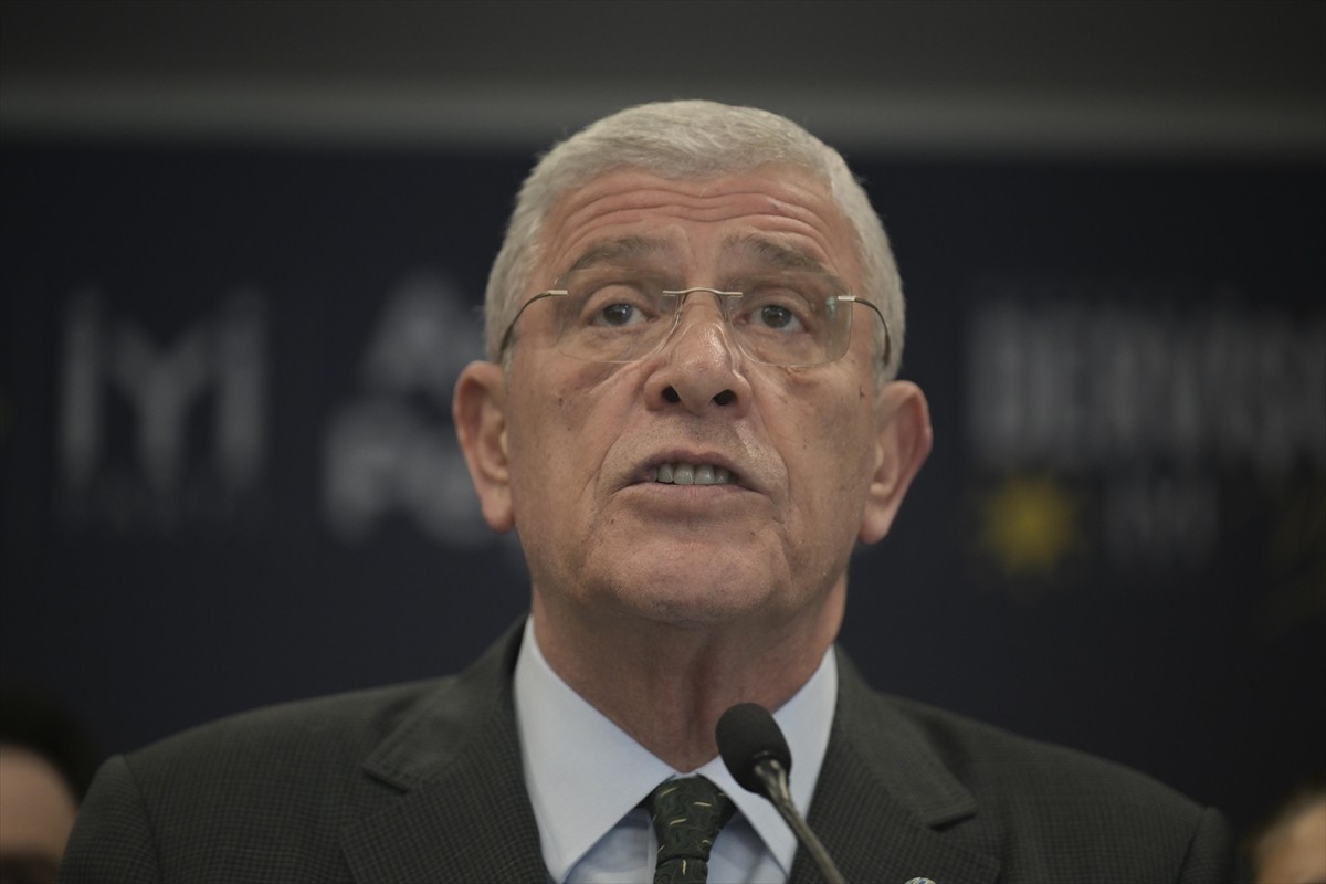 İYİ Parti Genel Başkanı Müsavat Dervişoğlu, partisinin genel merkezinde düzenlediği basın...