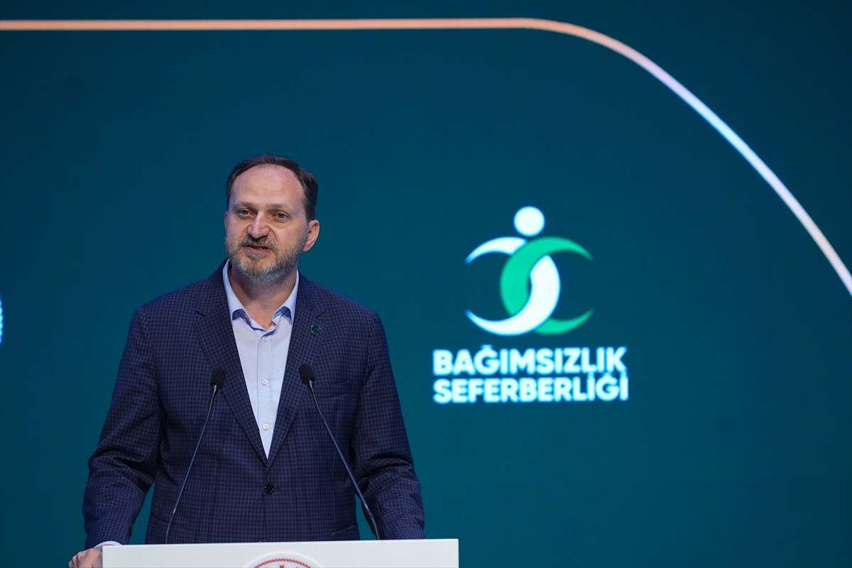 İzmir'de İçişleri Bakanlığının öncülüğünde Yeşilay'ın ev sahipliğinde gerçekleştirilen...