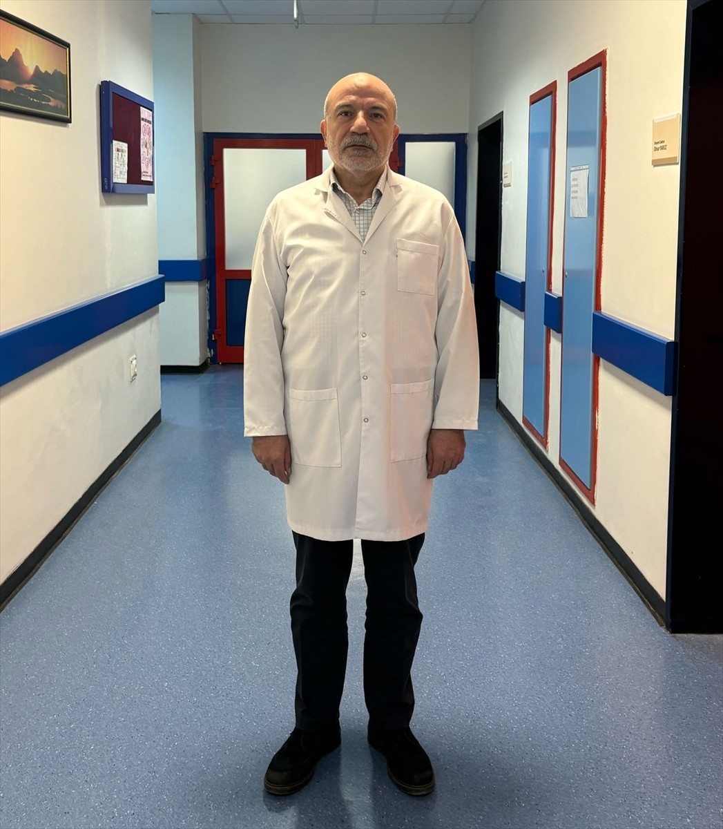 İzmir'de, karın boşluğunda 15 kilogramlık yumurtalık kisti çıkartılan kadın hasta sağlığına...