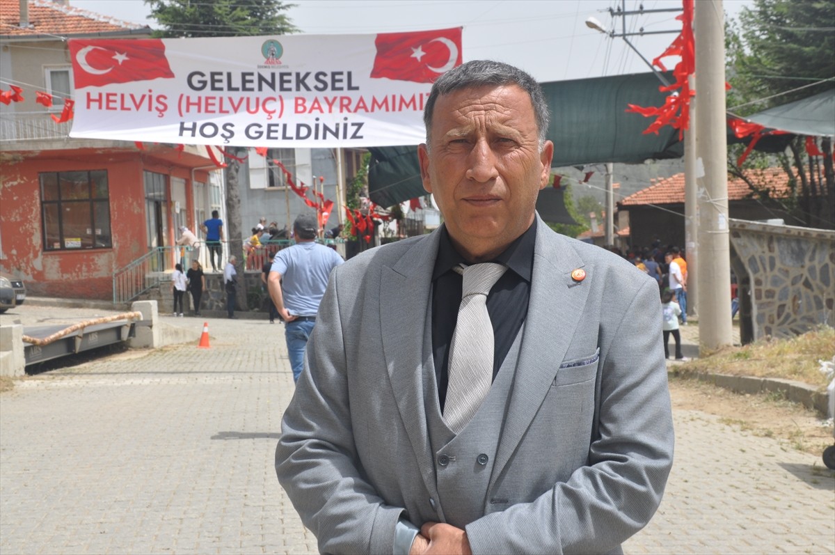 İzmir'in Ödemiş ilçesinde çocuklara dini bilinç kazandırmak amacıyla düzenlenen Helvuç (Helviş)...