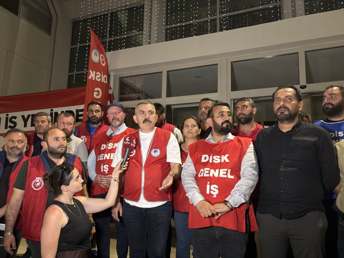 İzmir Büyükşehir Belediyesi iştiraklerinde çalışan ve toplu iş sözleşmesi görüşmelerinden sonuç...