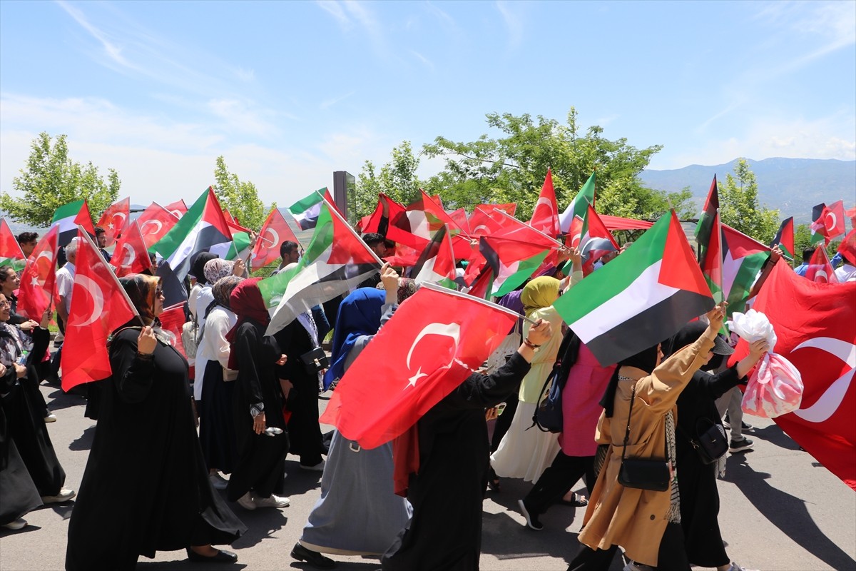 Kahramanmaraş Sütçü İmam Üniversitesi (KSÜ) öğrencileri, İsrail'in Gazze’ye yönelik saldırılarını...