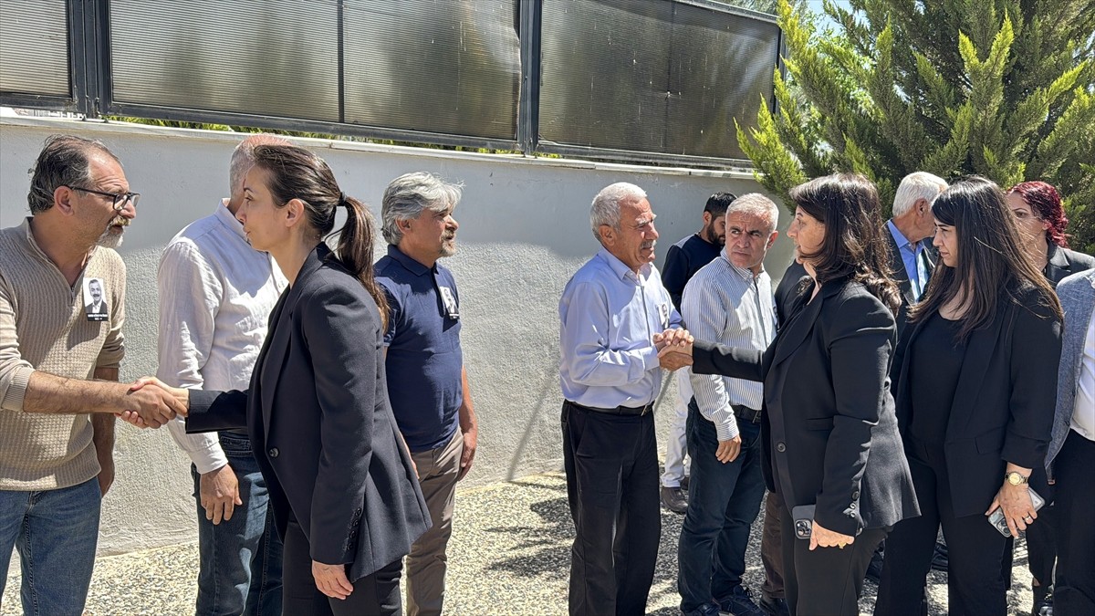 Kalp rahatsızlığı nedeniyle tedavi gördüğü hastanede hayatını kaybeden TBMM Başkanvekili ve DEM...