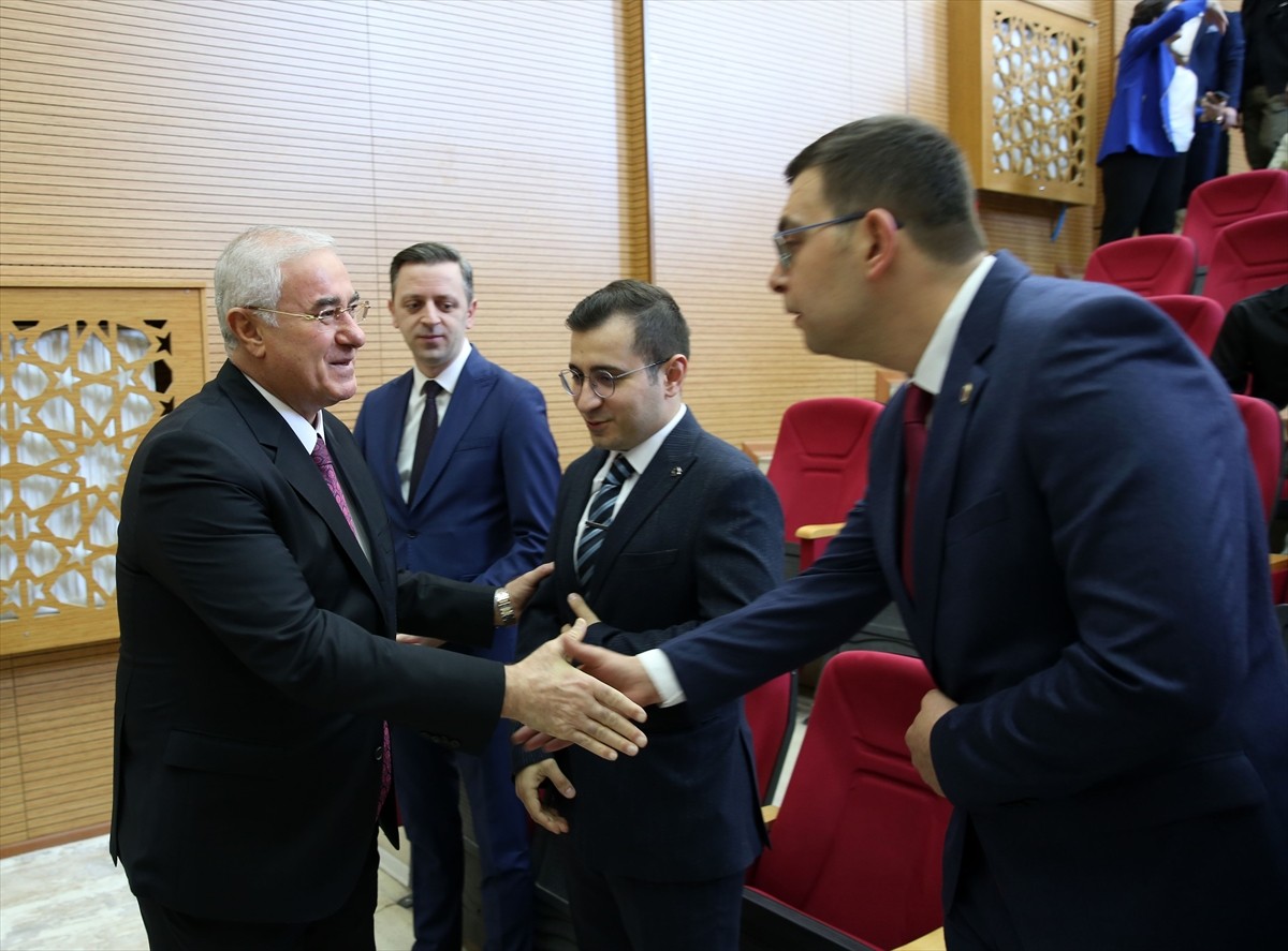 Kamu Başdenetçisi (Ombudsman) Mehmet Akarca, Bitlis'teki Ahlat Gençlik Kampı Konferans Salonunda...