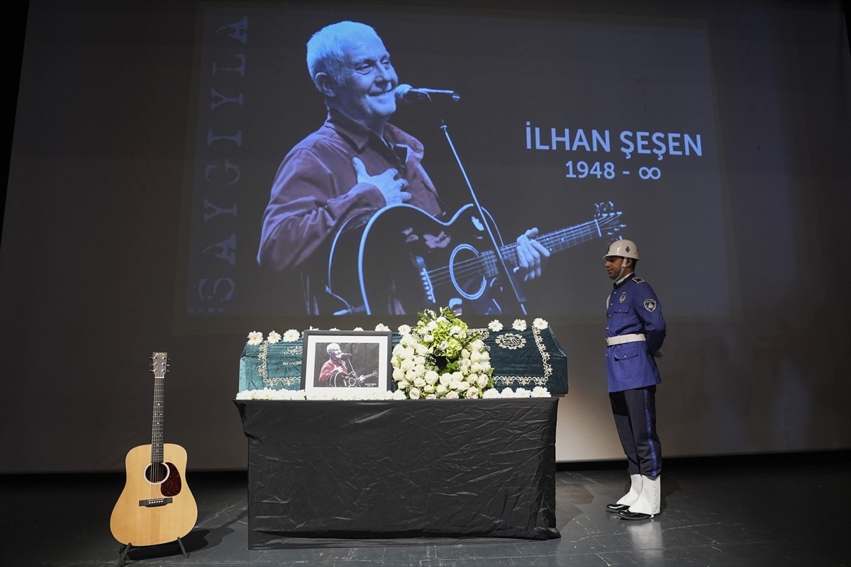 Kanser hastalığı nedeniyle dün tedavi gördüğü hastanede hayatını kaybeden usta sanatçı İlhan Şeşen...
