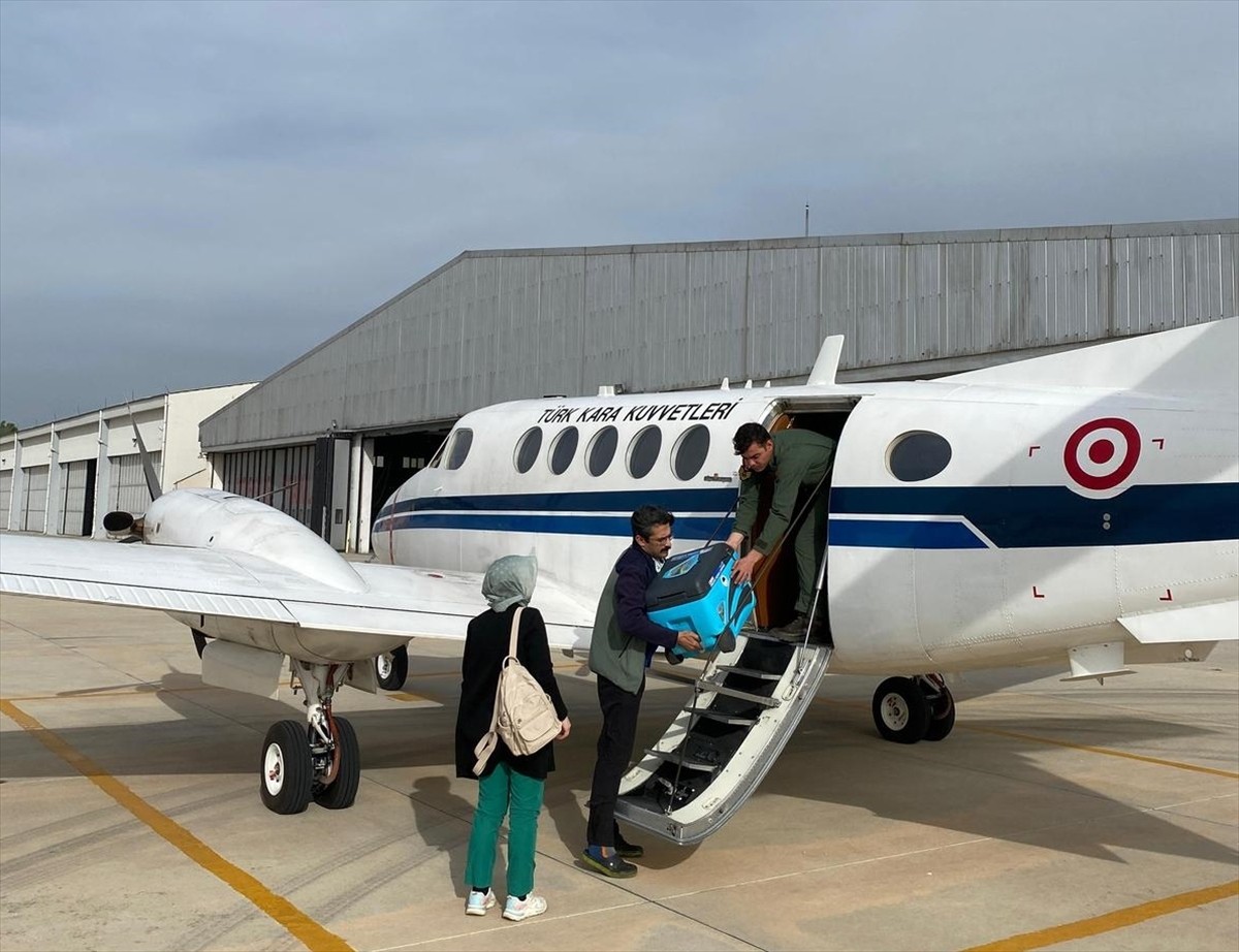 Kara Kuvvetleri Komutanlığına ait uçakla Isparta'dan alınan kalp grefti, bir hastaya nakledilmek...