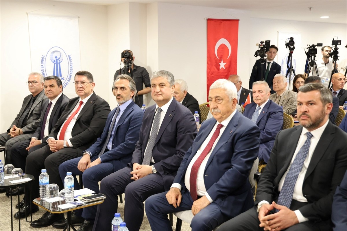 Karabük'te, Türkiye Esnaf ve Sanatkarları Konfederasyonu (TESK) tarafından "Bölge Esnaf ve...