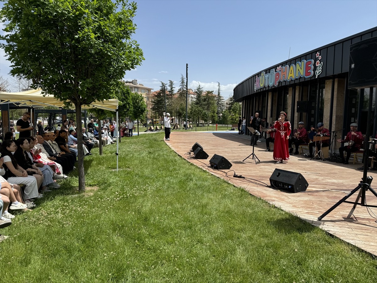 Karaman'da, 748. Türk Dil Bayramı ve Yunus Emre'yi Anma Etkinlikleri kapsamında dans gösterisi ve...