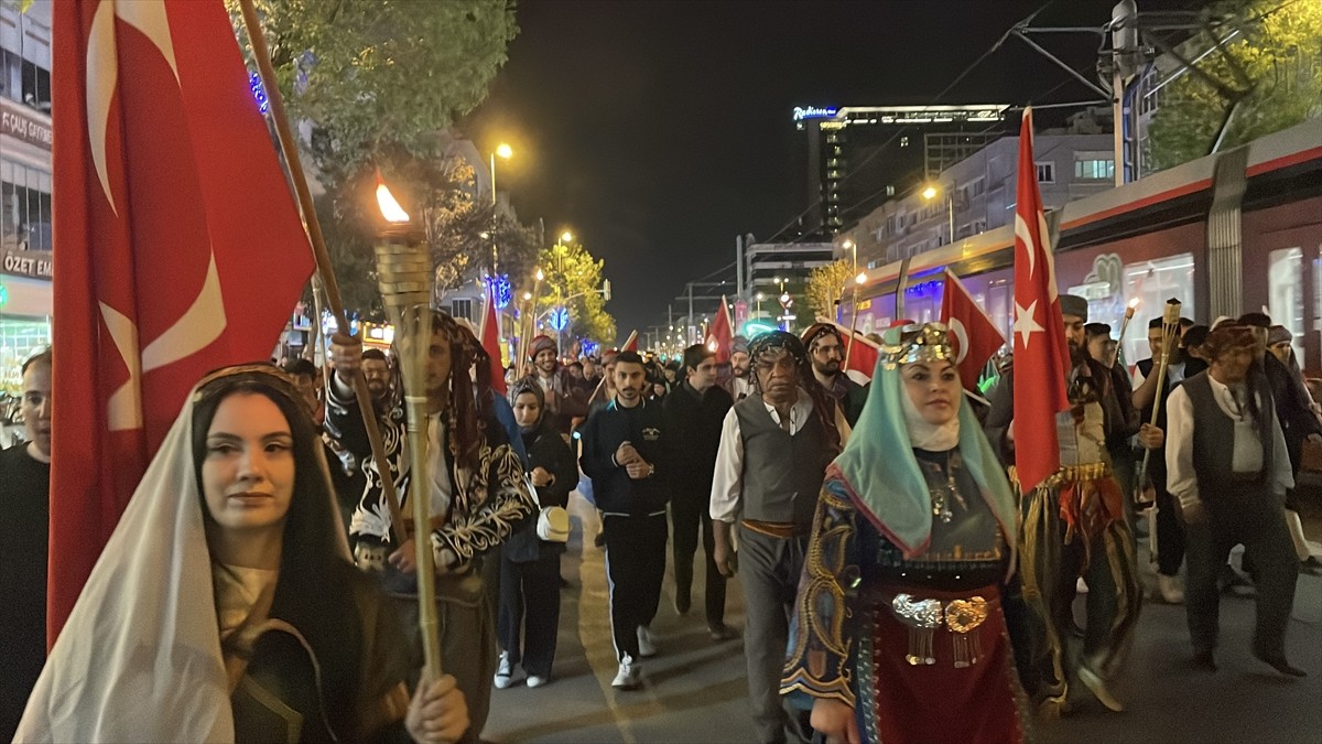  Kayseri'de 19 Mayıs Atatürk'ü Anma, Gençlik ve Spor Bayramı kutlamaları kapsamında fener alayı...