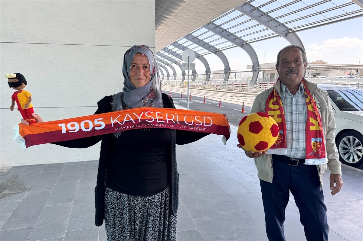  Kayseri'nin Yeşilhisar ilçesinde yaşayan Neslihan Demir, ördüğü "Osimhen bebeği" Galatasaray'ın...