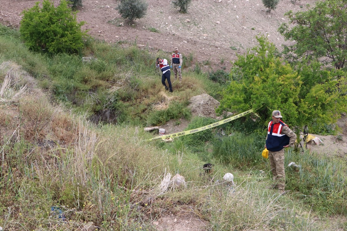 Kilis'in Musabeyli ilçesinde gölete düşen kadın boğuldu. Jandarma ekipleri olay yerinde inceleme...