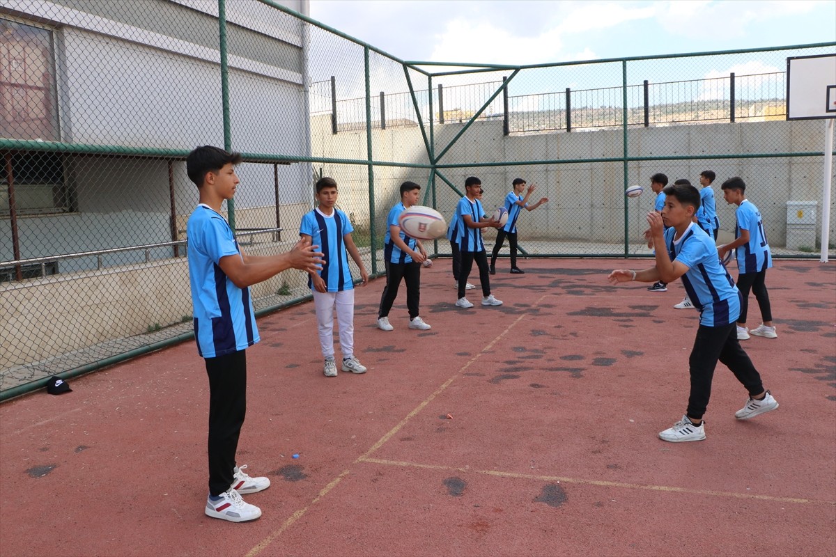Kilis'te beden eğitimi öğretmeni Erdem Çelik'in kurduğu Yıldız Erkekler Tag Ragbi Takımı, Okul...