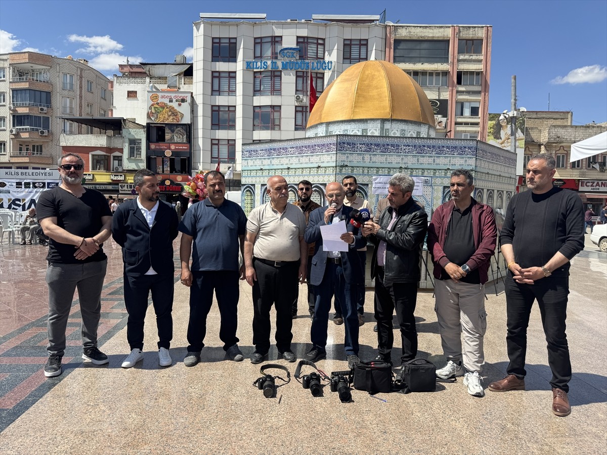 Kilis Basın Cemiyeti üyeleri, İsrail'in gazetecilere yönelik saldırılarına tepki gösterdi....