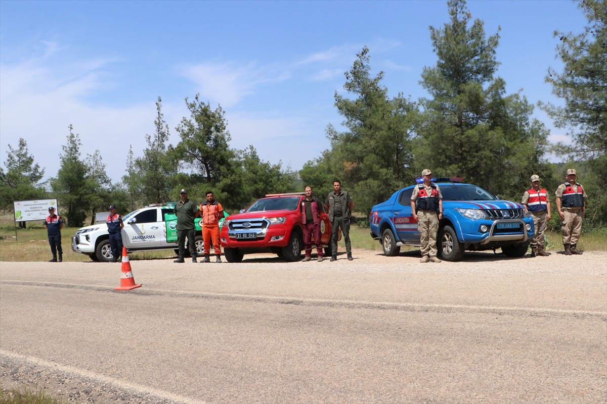 Kilis İl Jandarma Komutanlığı ekipleri, yangınlara karşı ormanlık ve mesire alanlarda karadan ve...