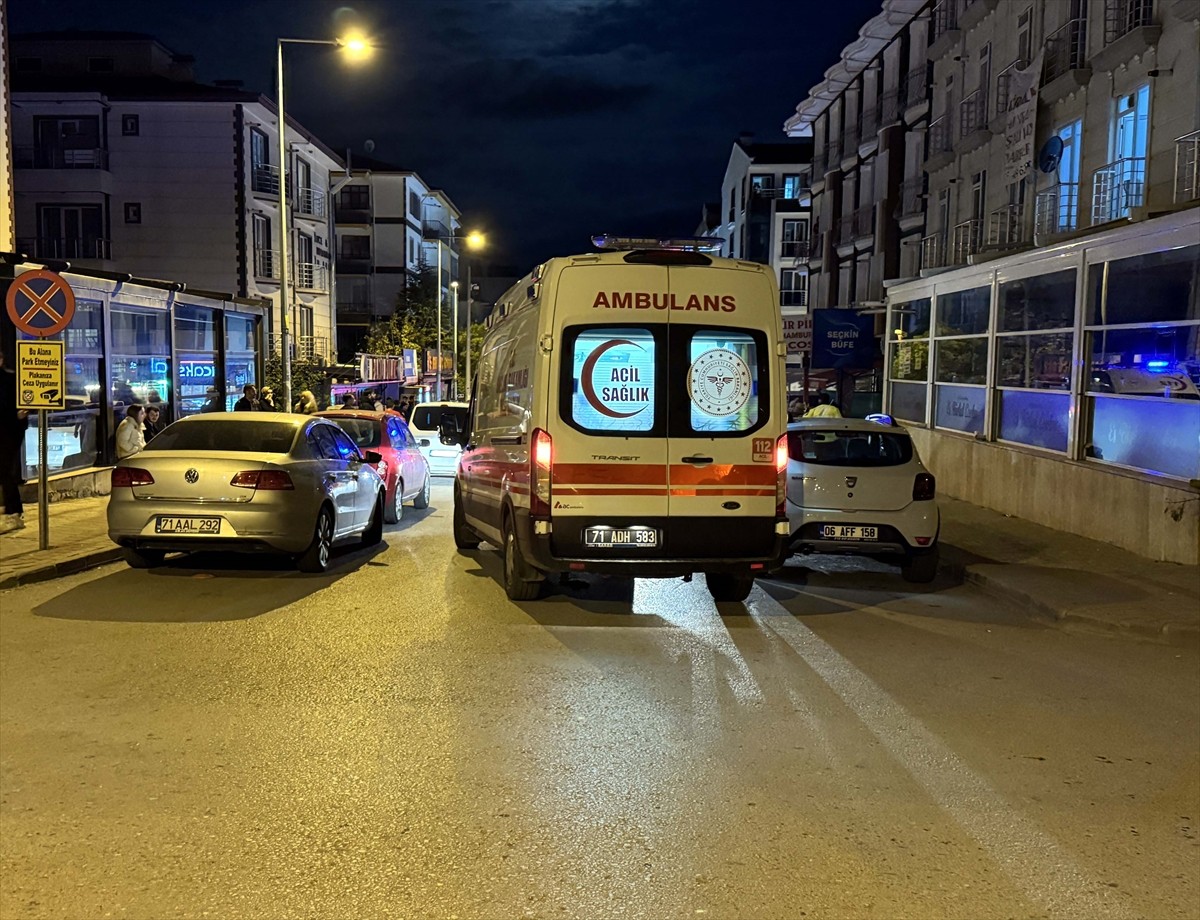 Kırıkkale'nin Yahşihan ilçesinde iki grup arasında çıkan silahlı ve bıçaklı kavgada 1 kişi öldü, 3...