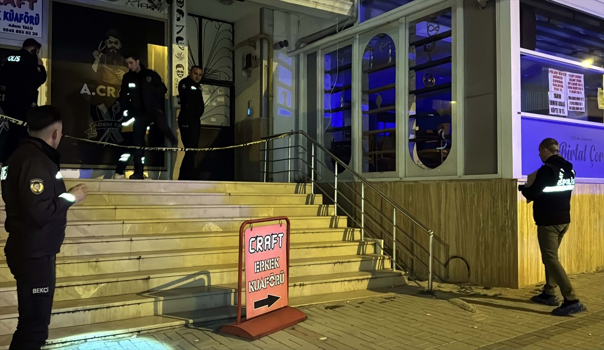 Kırıkkale'nin Yahşihan ilçesinde iki grup arasında çıkan silahlı ve bıçaklı kavgada 1 kişi öldü, 3...