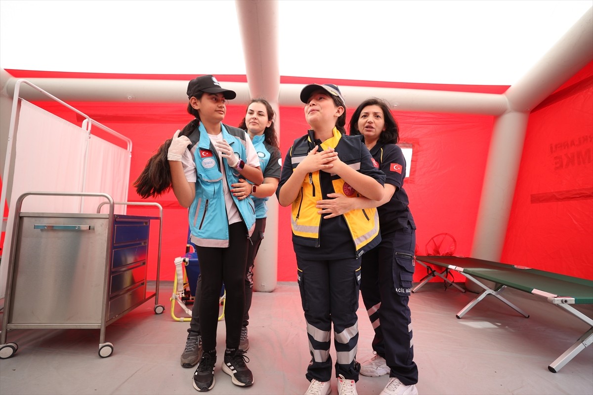 Kırklareli'nde "Sağlıklı Çocuk, Sağlıklı Gelecek" Programı kapsamında ilkokul öğrencilerine...