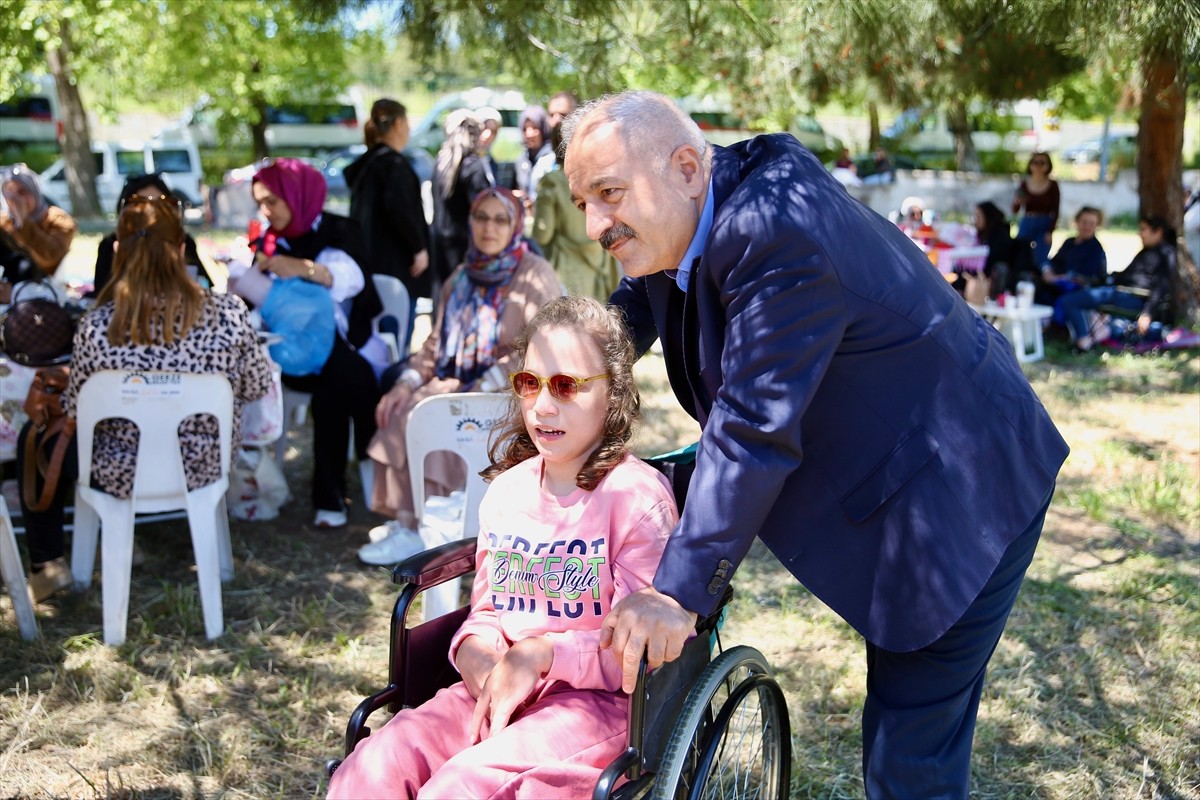 Kocaeli'de festivalde buluşan özel gereksinimli çocuklar, keyifli vakit geçirdi. Gebze Belediyesi...