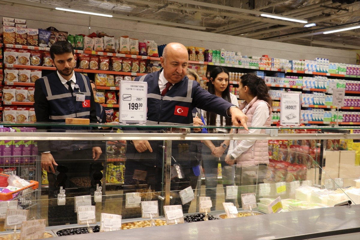 Kocaeli'de Ticaret İl Müdürlüğü ekipleri, Kurban Bayramı öncesi marketlerde ve mağazalarda temel...